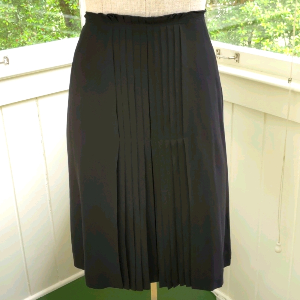 Tory Burch Pleated Black Silk Chiffon Skirt. Size 6